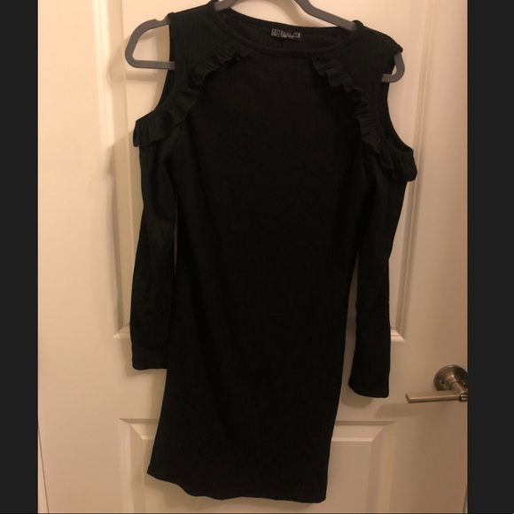 Open should dress - Picture 1 of 4